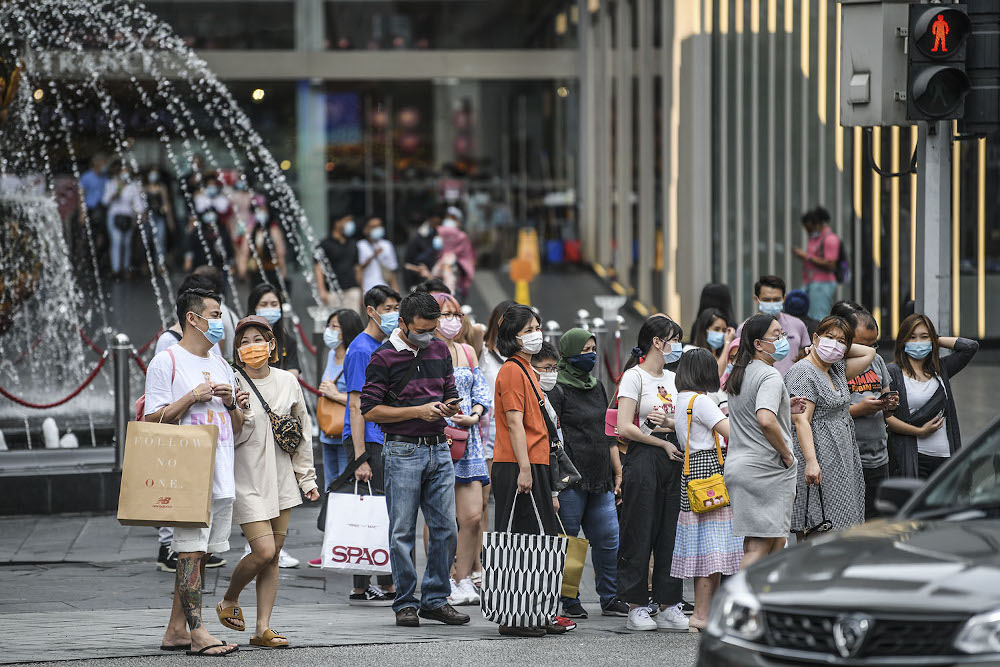 A general view of people wearing face masks in Kuala Lumpur September 20, 2020. u00e2u20acu201d Picture by Hari Anggara