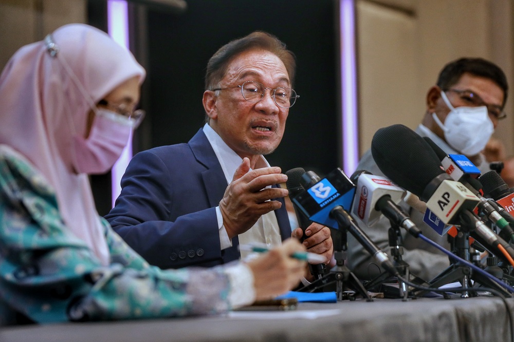 PKR president Datuk Seri Anwar Ibrahim speaks during a press conference in Kuala Lumpur September 23, 2020. u00e2u20acu201d Picture by Ahmad Zamzahuri