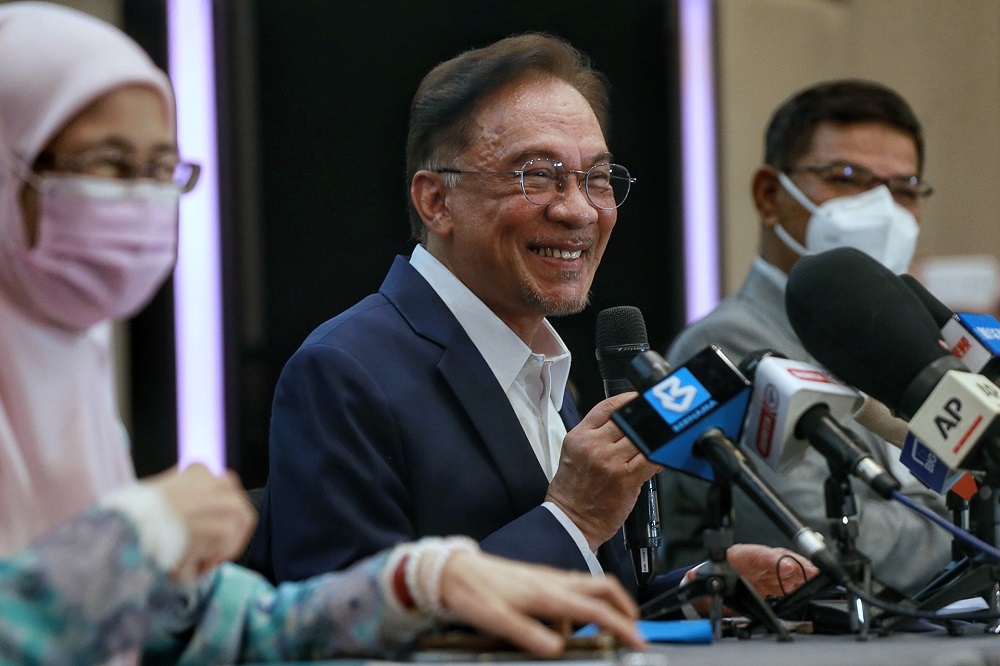 PKR president Datuk Seri Anwar Ibrahim speaks during a press conference in Kuala Lumpur September 23, 2020. u00e2u20acu201d Picture by Ahmad Zamzahuri