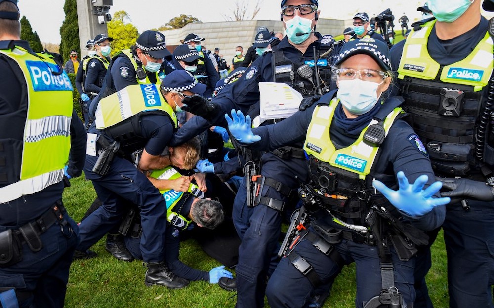 Police tackle protesters in Melbourne on September 5, 2020 during an anti-lockdown rally protesting the stateu00e2u20acu2122s strict lockdown laws as a preventive measure against the Covid-19 coronavirus. u00e2u20acu201d AFP  picnn