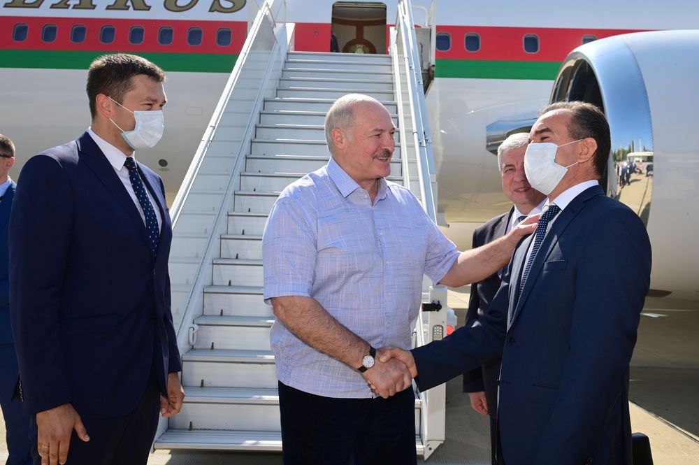 Belarusian President Alexander Lukashenko greets officials during a welcoming ceremony upon his arrival at an airport in Sochi, Russia September 14, 2020. u00e2u20acu201d Andrei Stasevich/BelTA/Handout via Reuters
