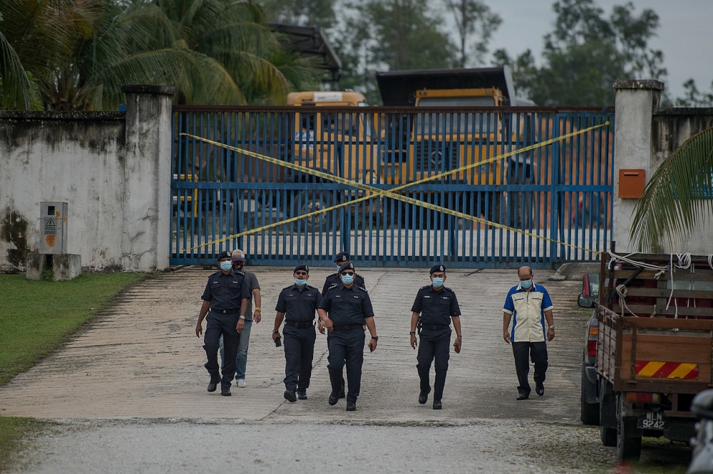Police personnel are seen outside the factory suspected to be the source of the Sungai Selangor water pollution, in Rawang September 5, 2020. u00e2u20acu201d Bernama pic