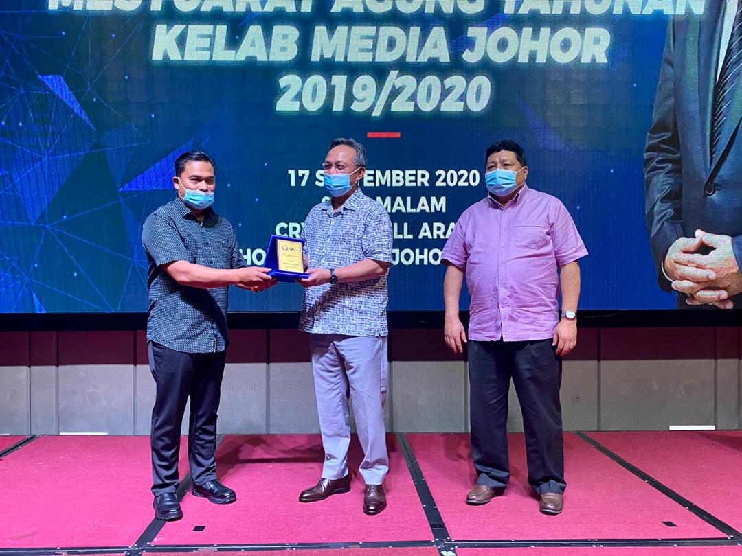 Hasni (centre) said Marlborough College Malaysiau00e2u20acu2122s closure would be a huge loss for Johor. u00e2u20acu201d Picture by Ben Tan 