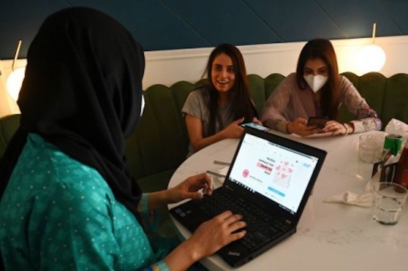 Women discuss as they check out the social online group u00e2u20acu02dcThe Soul Sisters Pakistanu00e2u20acu2122 on their Facebook page, in Lahore. u00e2u20acu201d AFP-Relaxnews picnnn