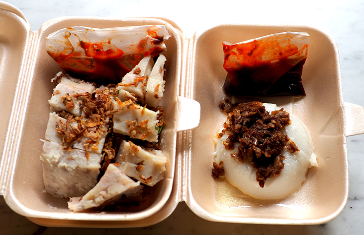 Your yam cake and 'woon chai koh' can be easily packed home with the sauces on the side.