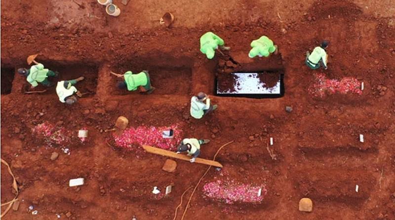 After this punishment, violators might not be too keen to 'dig their own graves' by refusing to wear face masks again. — AFP pic 