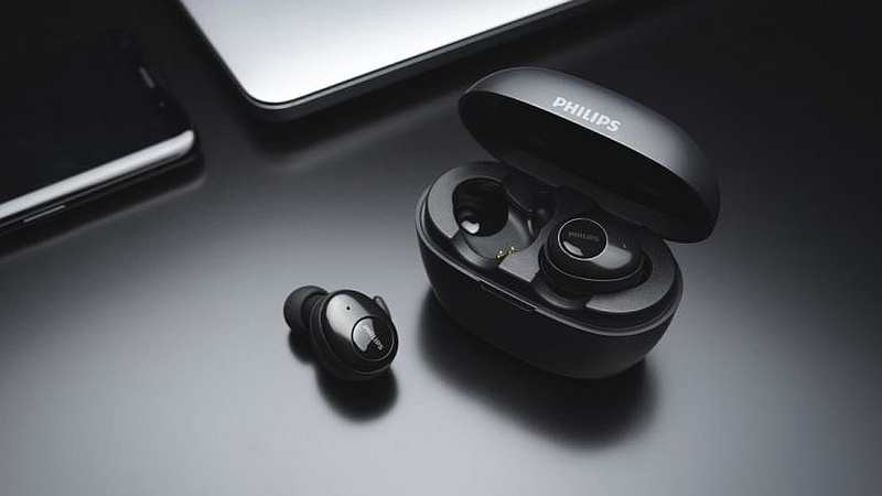 Two new true wireless stereo (TWS) earbuds, the TAT2205 and TAT3255, from Philips. u00e2u20acu201d SoyaCincau image