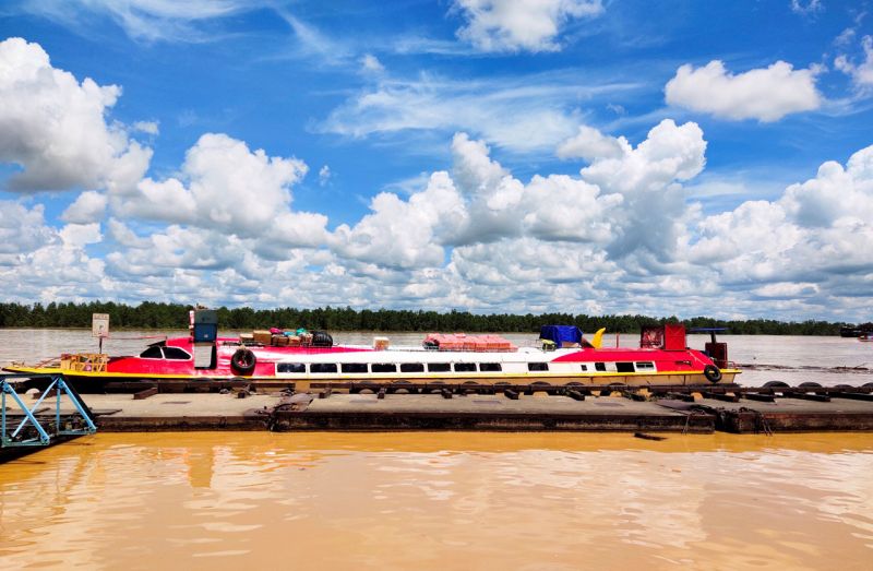 An express boat berthed at the RC Pontoon Wharf, a stoneu00e2u20acu2122s throw away from Jalan Khoo Peng Loong in Sibu. u00e2u20acu201d Borneo Post pic