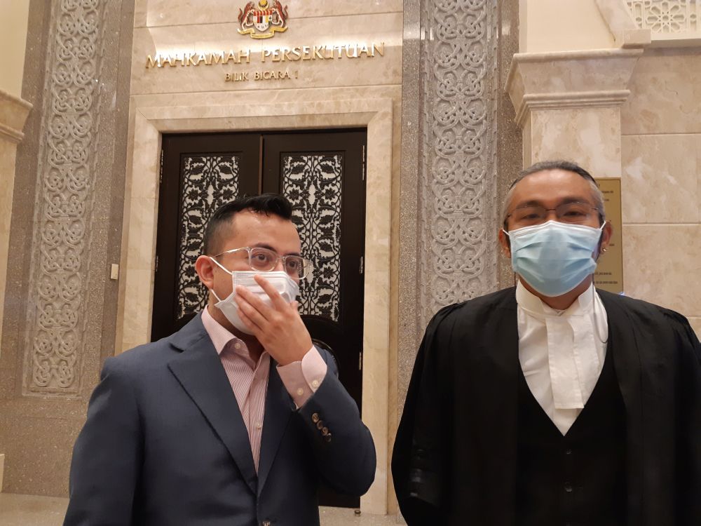 Ezra Zaid (left) and his lawyer Fahri Azzat are pictured at the Federal Court in Putrajaya September 29, 2020. u00e2u20acu201d Picture by Ida LIM