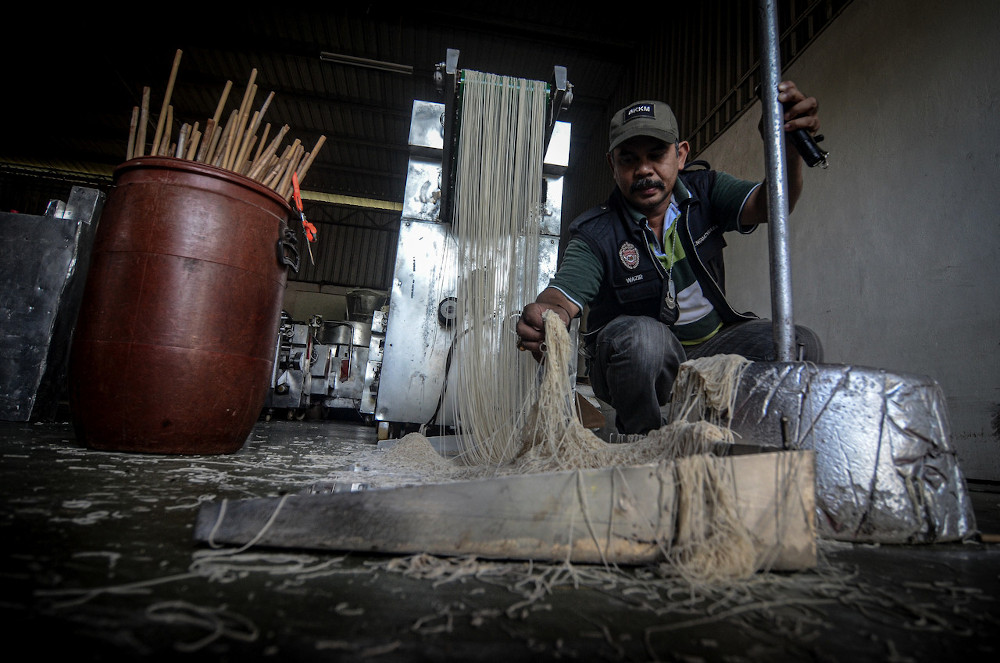 Food Safety and Quality Division Environmental Health officer Mohd Wazir Khalid at a factory processing u00e2u20acu02dcmi suau00e2u20acu2122 noodles in Kampung Selamat which was operating without a licence, September 17, 2020. u00e2u20acu201d Bernamann