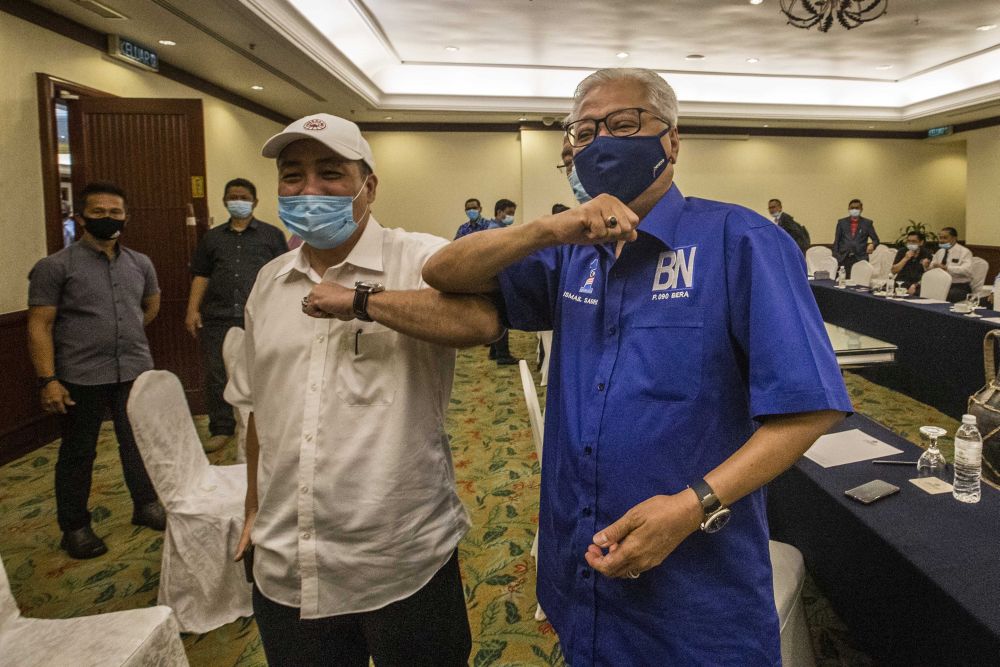 Sabah Bersatu chief Datuk Hajiji Noor (left) with Umno vice-president Datuk Seri Ismail Sabri Yaakob pose for the cameras at the Magellan Sutera Resort in Kota Kinabalu September 27, 2020. u00e2u20acu201d Picture by Firdaus Latif