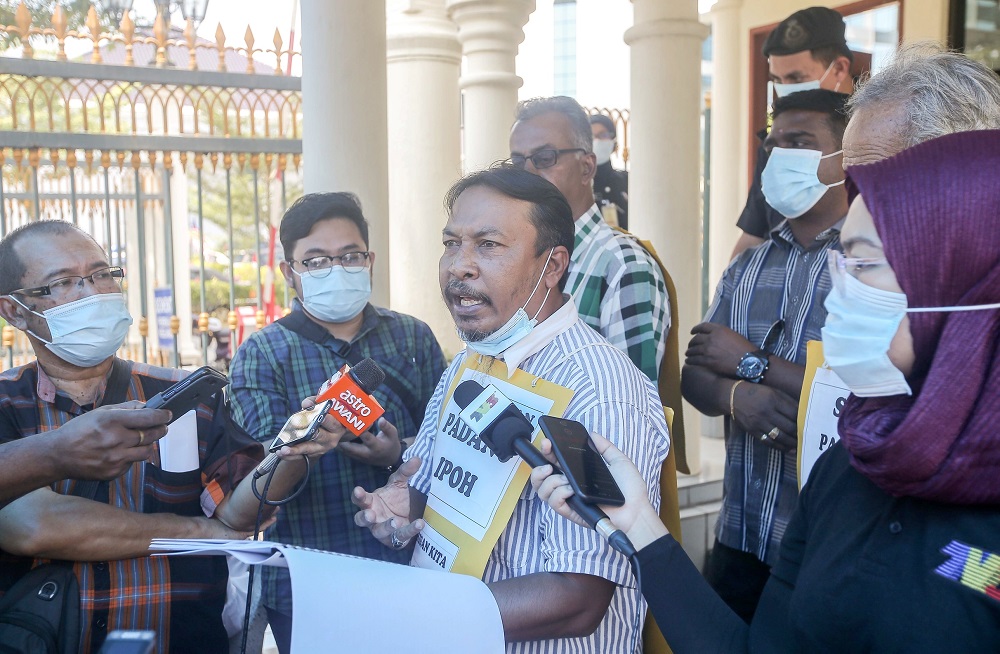 Roslan Ali, representing the residents of Ipoh, speaks to reporters in front of the State Secretariat Building in Ipoh September 22, 2020. u00e2u20acu2022 Picture by Farhan Najib