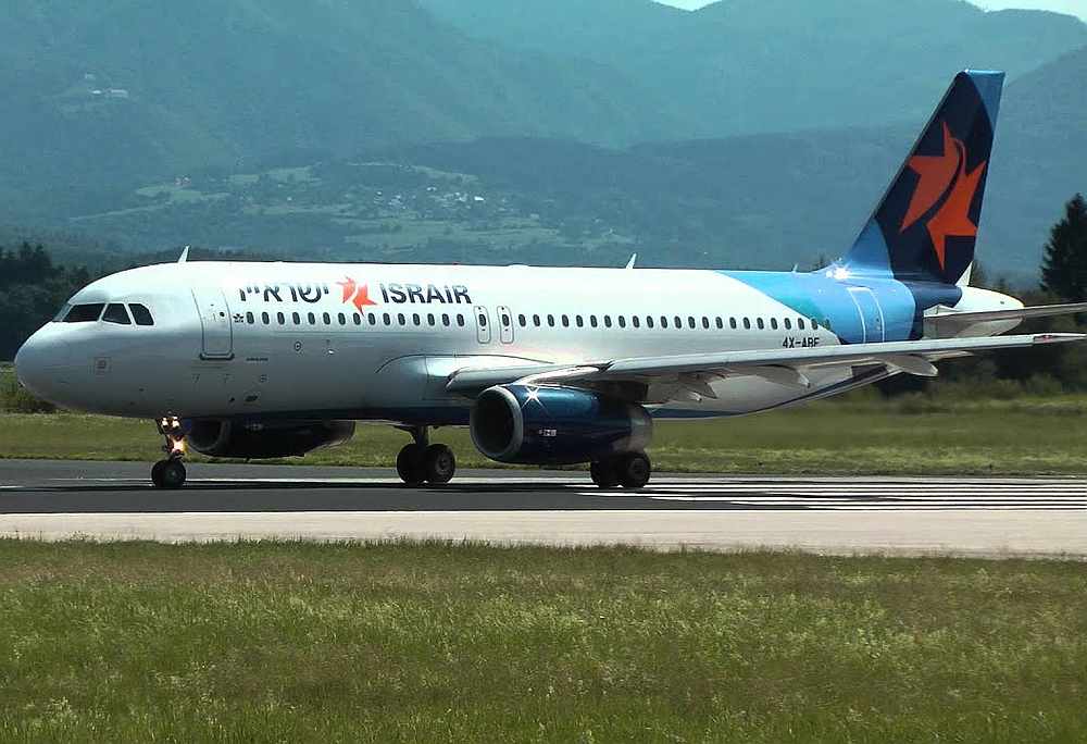 Screengrab from the YouTube video: Israir Airlines Airbus A320 takeoff Brnik airport.