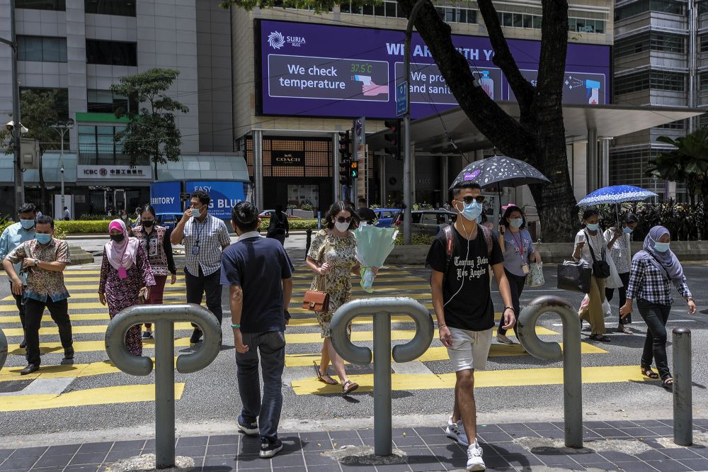 People wearing face masks are pictured walking along Jalan Ampang in Kuala Lumpur September 30, 2020. u00e2u20acu201d Picture by Shafwan Zaidon