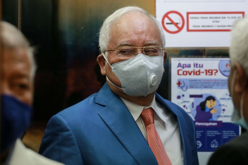 Datuk Seri Najib Razak arrives at the Kuala Lumpur High Court September 17, 2020. u00e2u20acu201d Picture by Ahmad Zamzahuri
