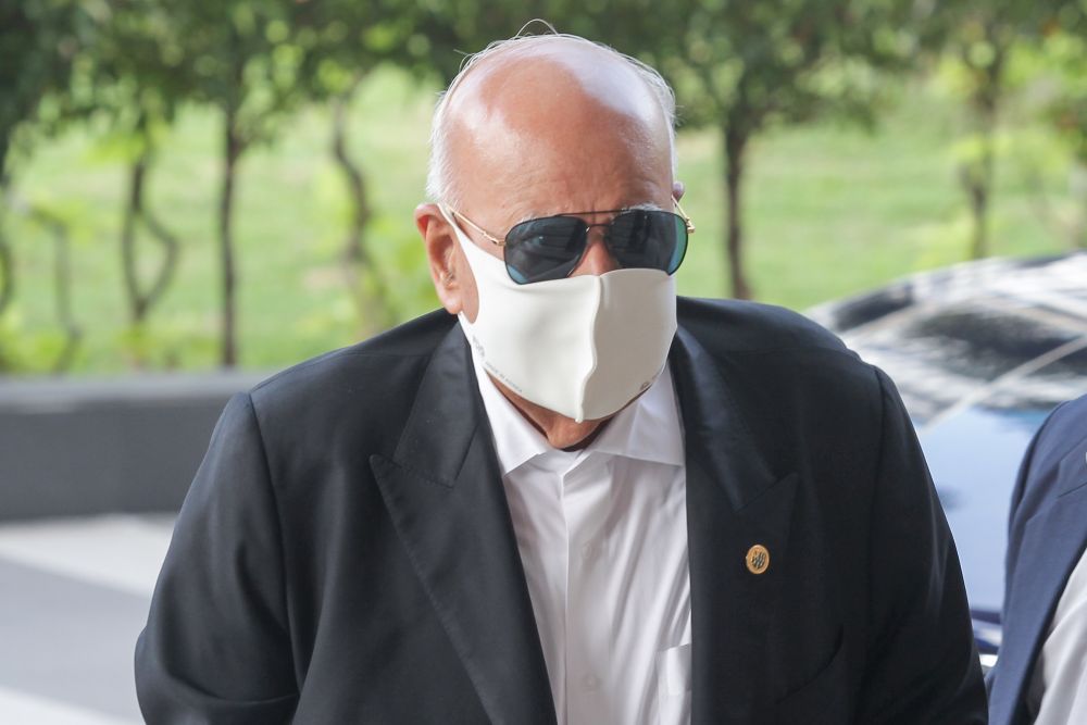 Datuk Seri Gopal Sri Ram arrives at the Kuala Lumpur High Court September 17, 2020. u00e2u20acu201d Picture by Ahmad Zamzahuri
