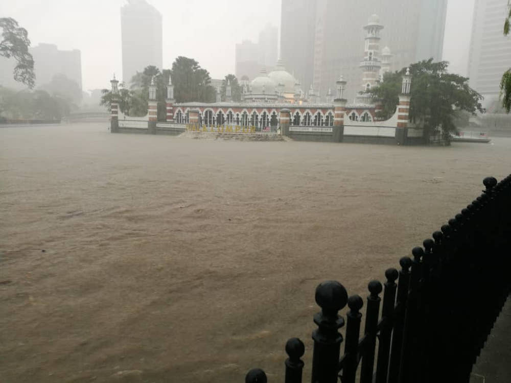 A view of Masjid Jamek during the flood in Kuala Lumpur. u00e2u20acu201d Picture via Twitter/morpheuse