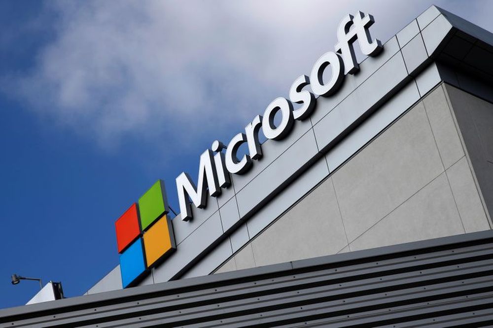 A Microsoft logo is seen a day after Microsoft Corpu00e2u20acu2122s US$26.2 billion purchase of LinkedIn Corp, in Los Angeles, California, US June 14, 2016. u00e2u20acu201d Reuters pic