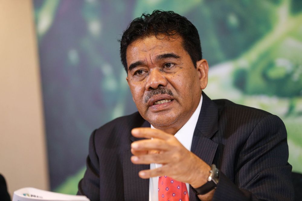 Penang Water Supply Corporation chief executive Datuk Jaseni Maidinsa speaks to the press at the SPICE Convention Centre in Bayan Lepas September 8, 2020. u00e2u20acu201d Picture by Sayuti Zainudinnn