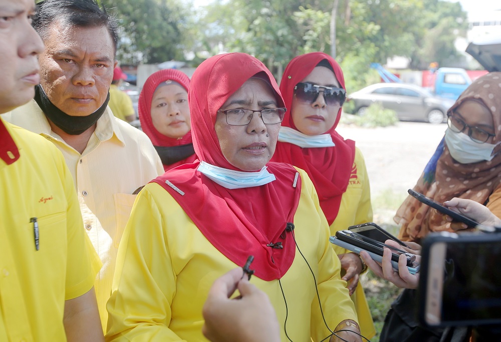 Parti Putra Perkasa Malaysia (Putra) vice-president Datuk Hamidah Osman speaks to reporters outside the Ipoh district police headquarters, September 24, 2020. u00e2u20acu2022 Picture by Farhan Najib