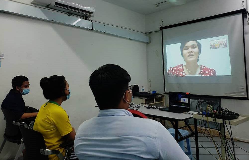 Yong (on screen) giving a lesson to her students on South-east Asian studies. u00e2u20acu201d Picture courtesy of Ruth Yong