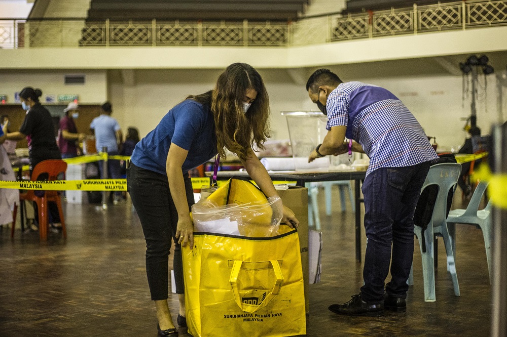 Election Commission personnel conduct final preparations at a polling centre ahead of the Sabah state election in Moyog September 25, 2020. u00e2u20acu2022 Picture by Firdaus Latif