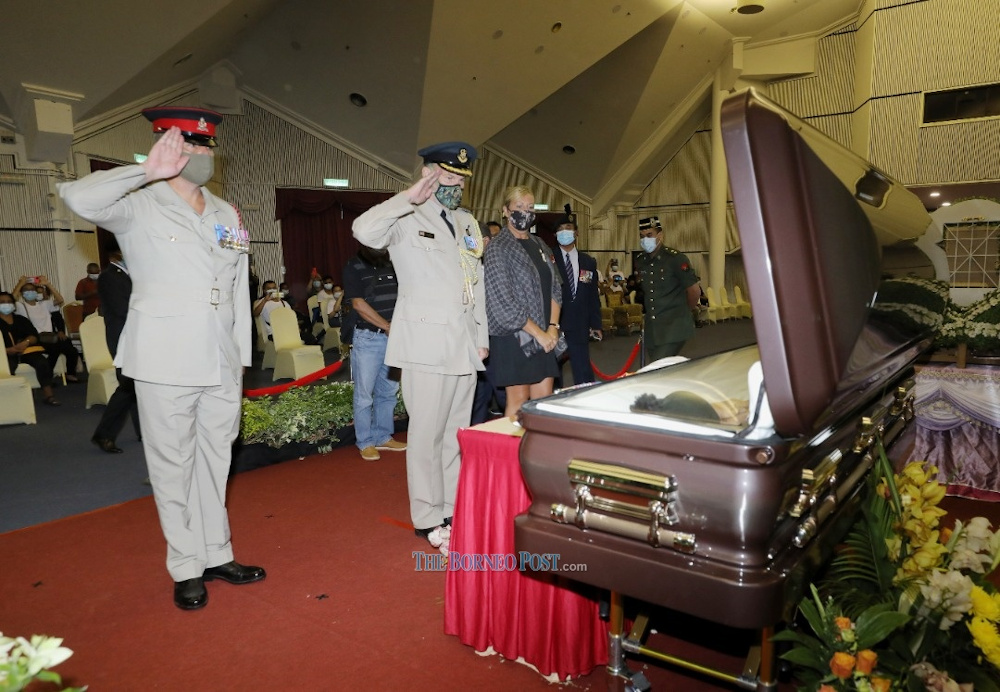 Captain Simon Hindmarsh (2nd left) and Assistant British Defence Advisor WO2 Lee Robert Maurice Arnold (left) paying their last respect at the wake at Awang Raweng at Kuching Civic Centre September 21, 2020. u00e2u20acu201d Borneo Post pic