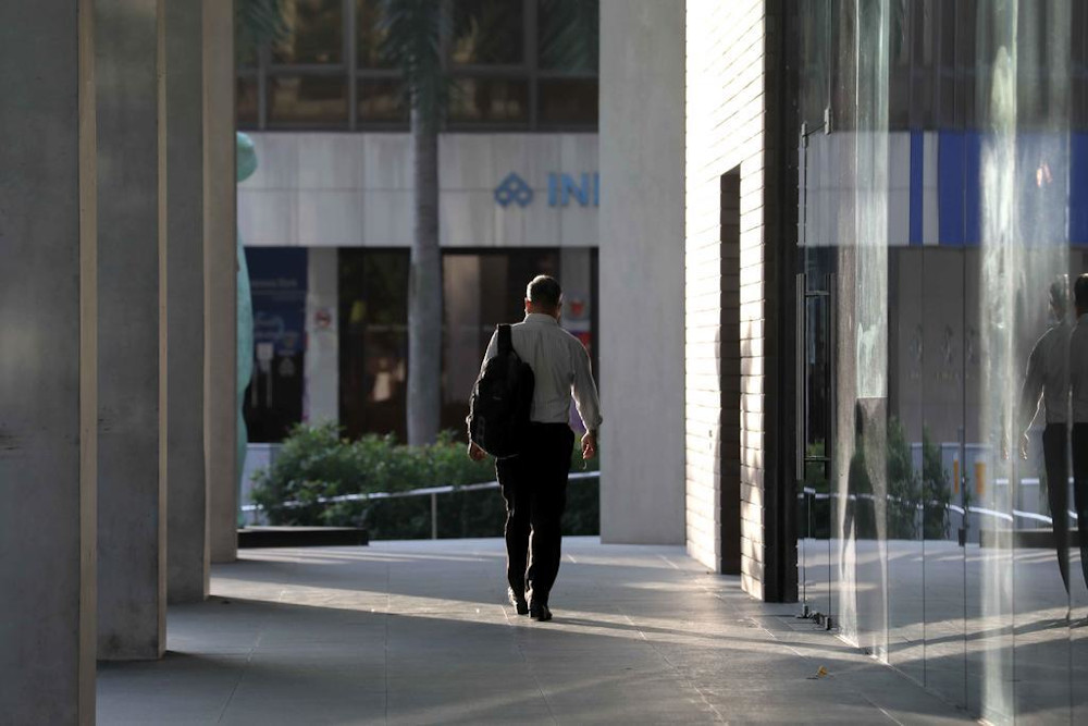 In all, total employment shrank by 129,100 in the first half of 2020, the largest half-yearly reduction on record, MOM said in the final report today. u00e2u20acu201d TODAY pic 