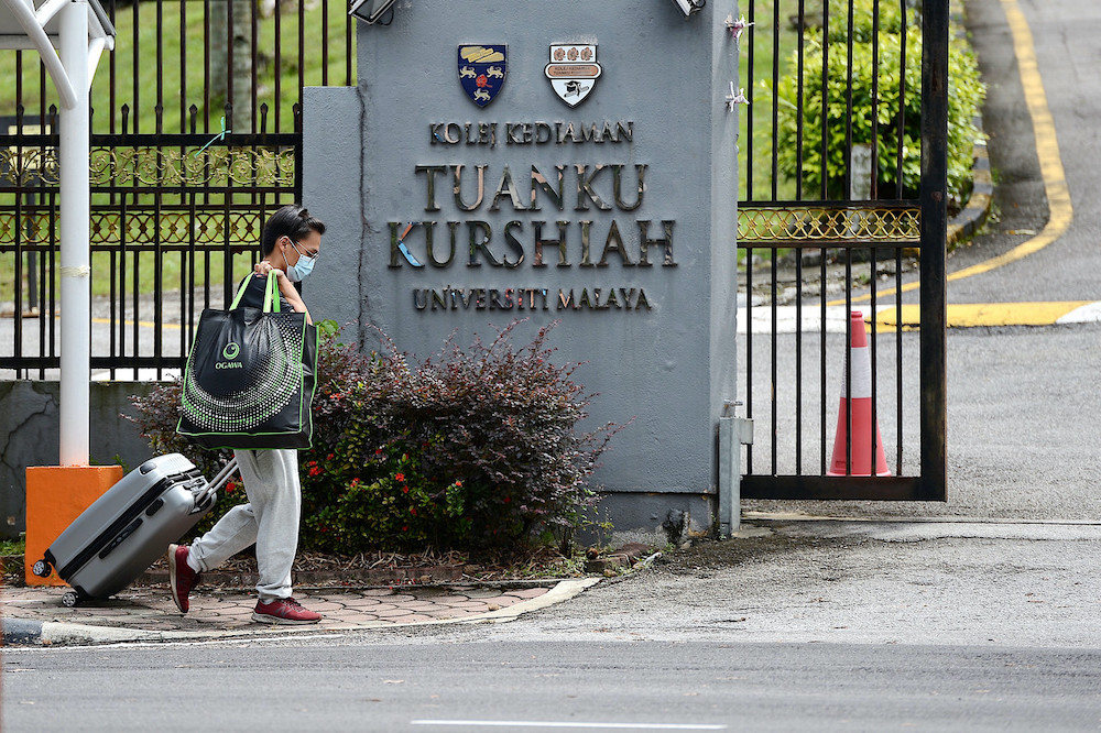 A new student arrives for registration at Tunku Kurshiah residential college in Universiti Malaya, October 3, 2020. u00e2u20acu201d Bernama pic