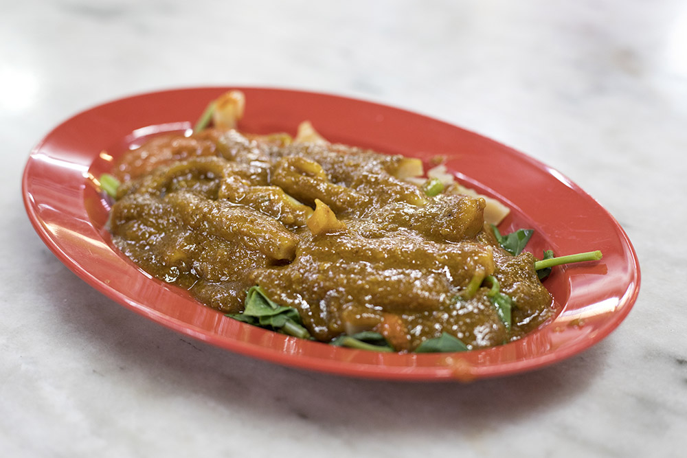 In Ipoh, the 'sotong kangkung' (cuttlefish and water spinach) comes with a piquant peanut and curry sauce.