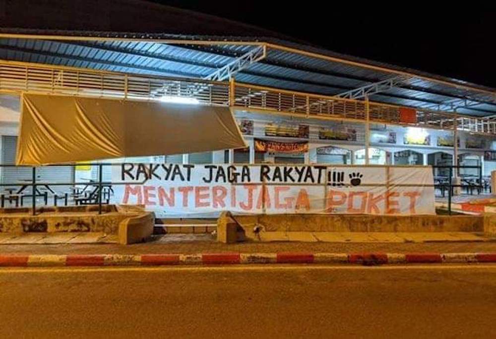 This banner which was hung at the stadium had already been removed by the time the police arrived. u00e2u20acu201d Picture via social media