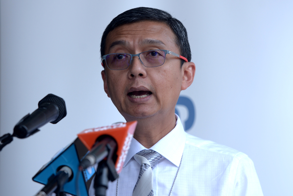Air Selangor CEO Suhaimi Kamaralzaman speaks during a press conference at the Air Selangor headquarters, October 6, 2020. — Picture by Miera Zulyana