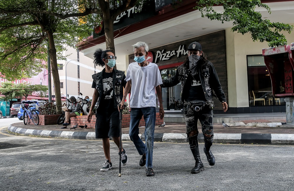 Rozaiman Salahuddin said the group had decided to make Jalan Datuk Onn Jaafar in front of a fast-food outlet as their permanent distribution site from now. 