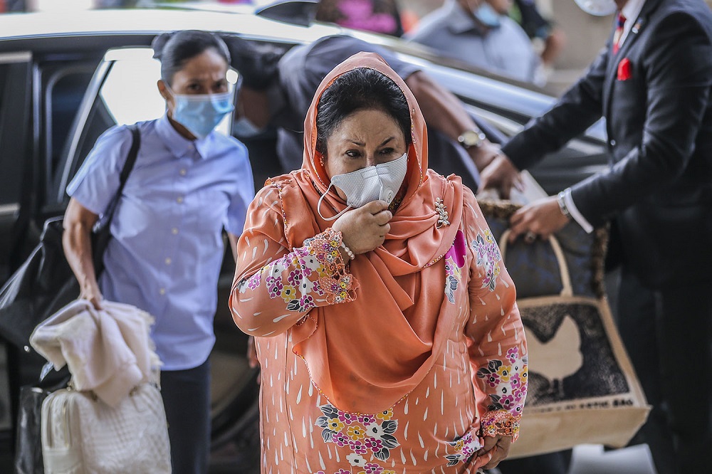 Datin Seri Rosmah Mansor arrives at the Kuala Lumpur High Court October 4, 2020. — Picture by Hari Anggara