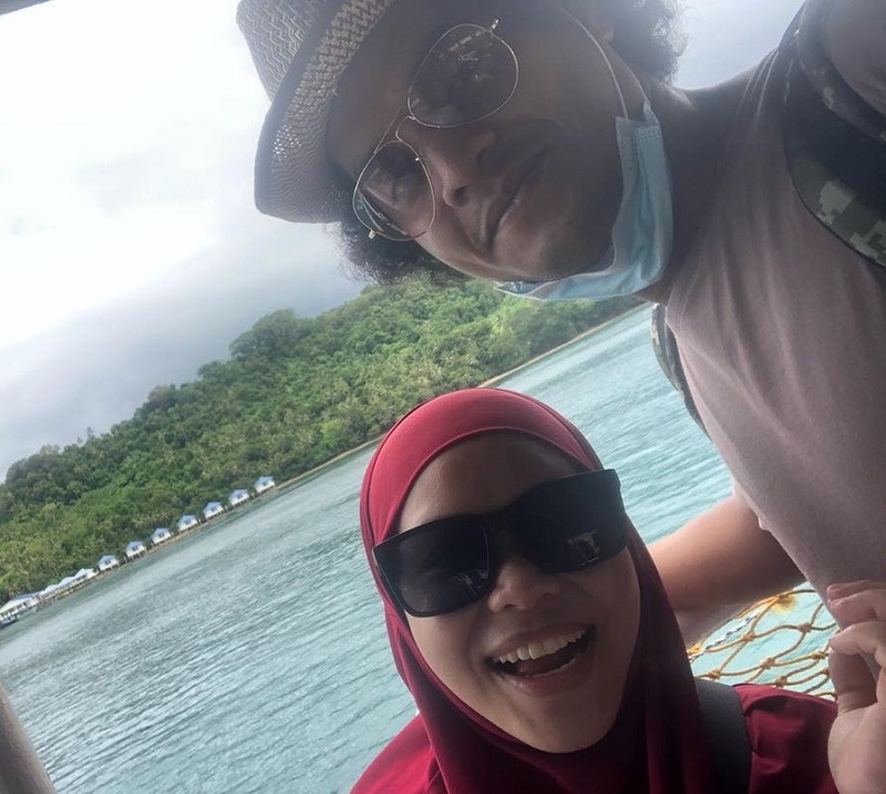Sabahan comedian Atu and wife Shafeeqa Johari have been distributing PPEs to medical frontliners in the state. u00e2u20acu201dPicture via Instagram/Akueatu