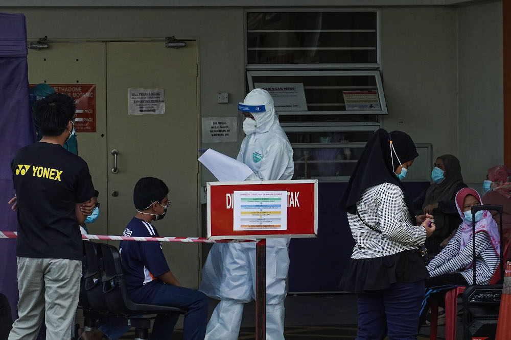 People waiting for Covid-19 screening at Klinik Kesihatan Bandar Botanic a day before the conditional movement control order (CMCO) on October 8, 2020. u00e2u20acu201d Picture by Miera Zulyana