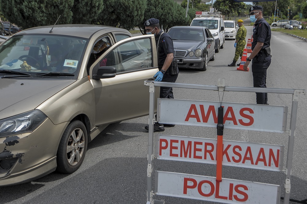 Policemen conduct checks on vehicles at a roadblock at Taman Sri Andalas in Klang October 10, 2020. u00e2u20acu201d Picture by Shafwan Zaidon