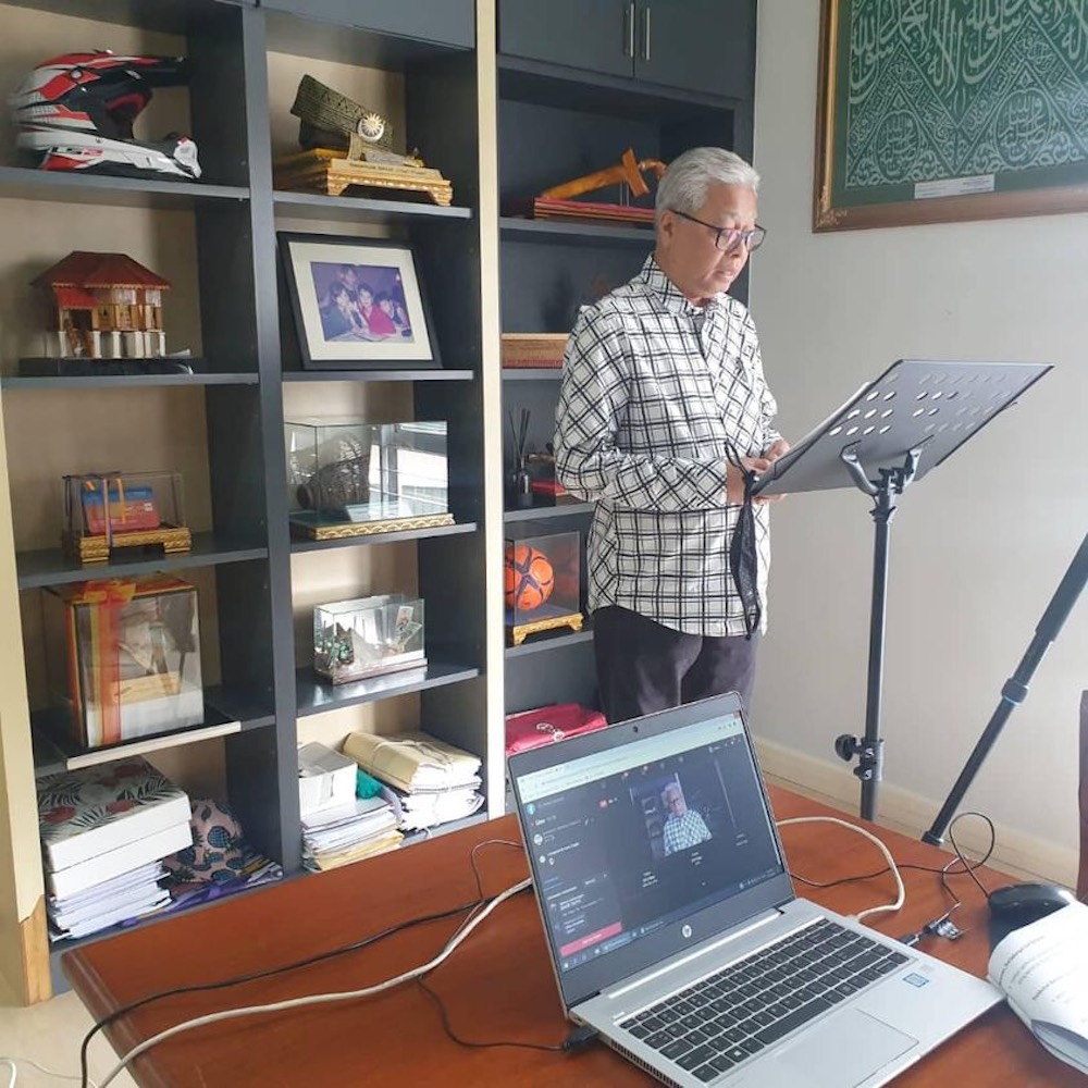 Malaysians 'bid' for Senior Minister (Security Cluster) Datuk Seri Ismail Sabri Yaakobu00e2u20acu02dcs home decor items during the minister's briefing on Covid-19. u00e2u20acu201dPhoto via Facebook/ Ismail Sabri Yaakob