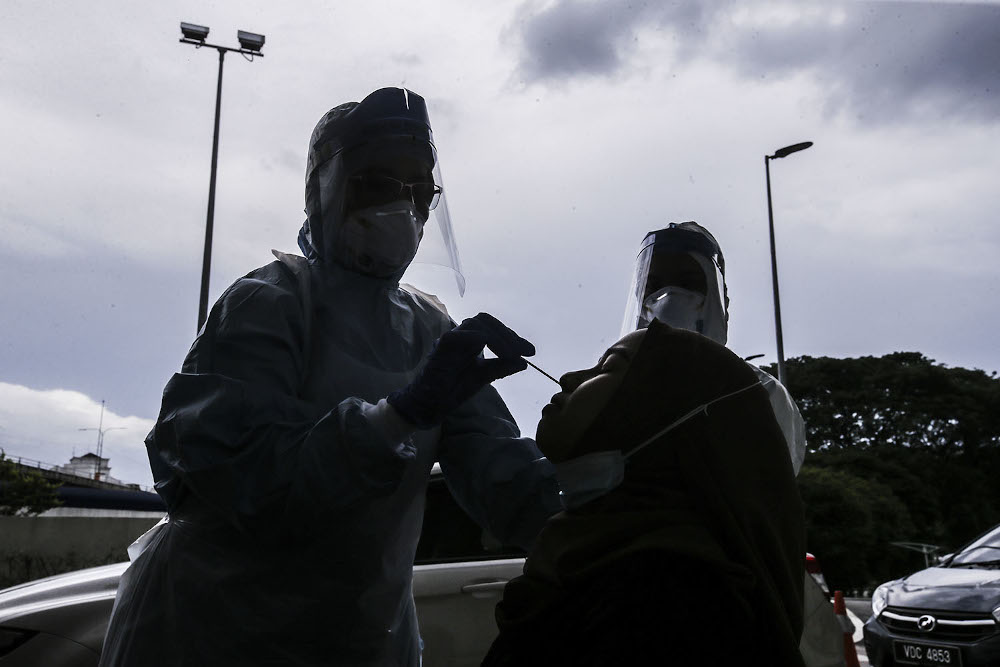 Healthcare workers carry out Covid-19 screening in Kuala Lumpur October 21, 2020. u00e2u20acu201d Picture by Hari Anggara