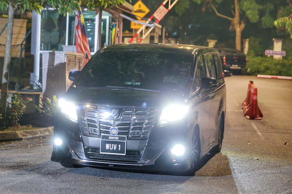 A minister’s car is pictured leaving Tan Sri Muhyiddin Yassin house after attending a meeting with the prime minister October 25, 2020. — Picture by Ahmad Zamzahuri