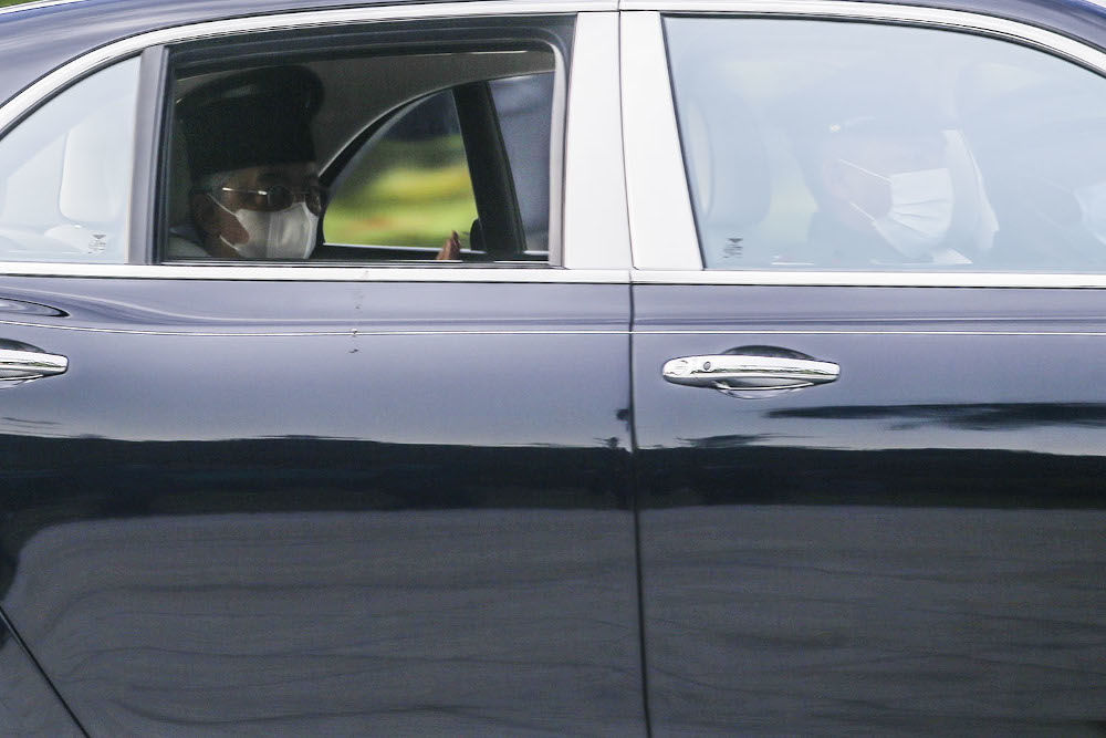 Yang di-Pertuan Agong Sultan Al-Abdullah Al-Mustafa Riu00e2u20acu2122ayatuddin Billah Shah leaves the National Palace after a special meeting of the Malay Rulers October 25, 2020. u00e2u20acu201d Picture by Hari Anggara