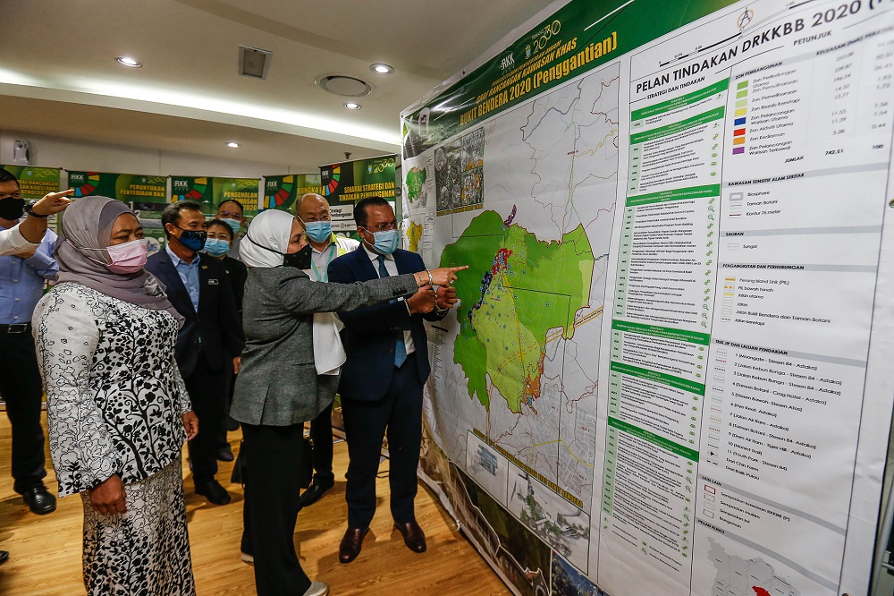 local government, housing and town and country planning committee chairman Jagdeep Singh Deo (right) at the Penang Hill Draft Special Area Plan (SAP) 2020 (Replacement) public display in Komtar October 26, 2020. u00e2u20acu201d Picture by Sayuti Zainudin