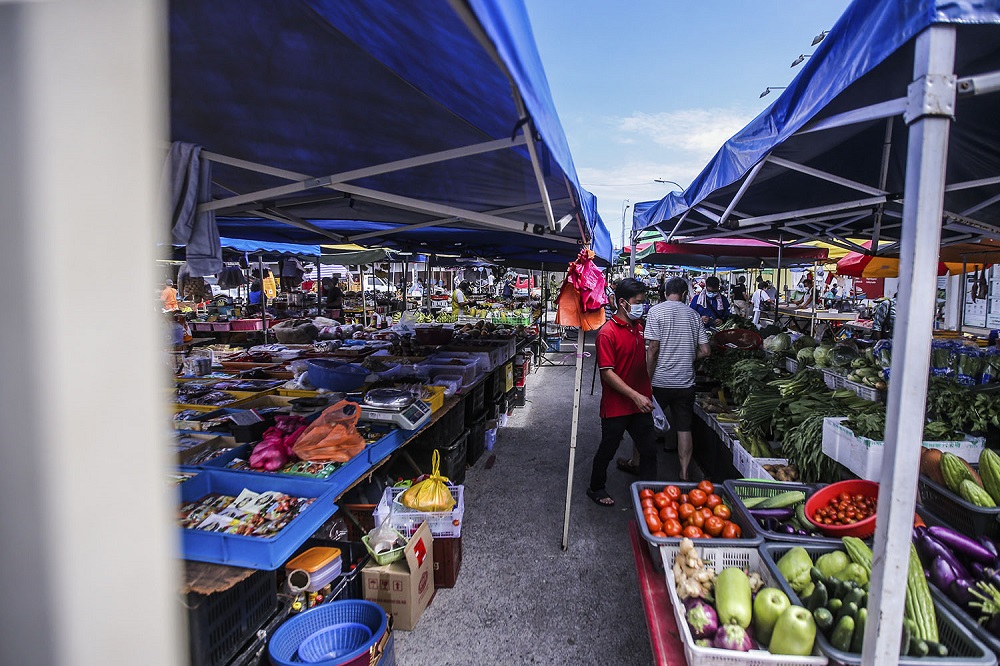 A general view of the wet market in Lucky Garden, Bangsar October 27, 2020. u00e2u20acu201d Picture by Hari Anggara