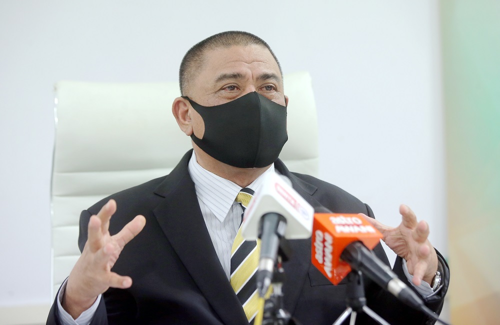 Perak Umno chairman Datuk Saarani Mohamad speaks to the press at the State Secretariat Building in Ipoh October 28, 2020. u00e2u20acu201d Picture by Farhan Najib