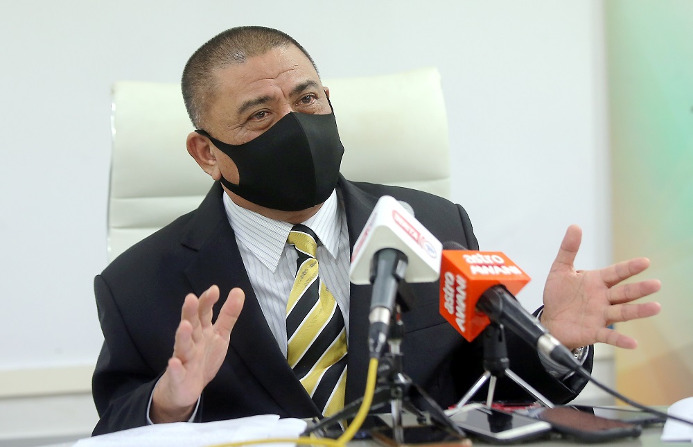 Perak Umno chairman Datuk Saarani Mohamad speaks to the press at the State Secretariat Building in Ipoh October 28, 2020. u00e2u20acu201d Picture by Farhan Najib