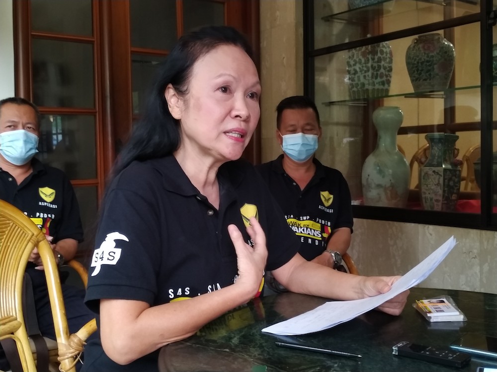 Sarawak Peopleu00e2u20acu2122s Aspiration Party (Aspirasi) president Lina Soo speaks to reporters in Kuching October 26, 2020. u00e2u20acu201d Picture by Sulok Tawie
