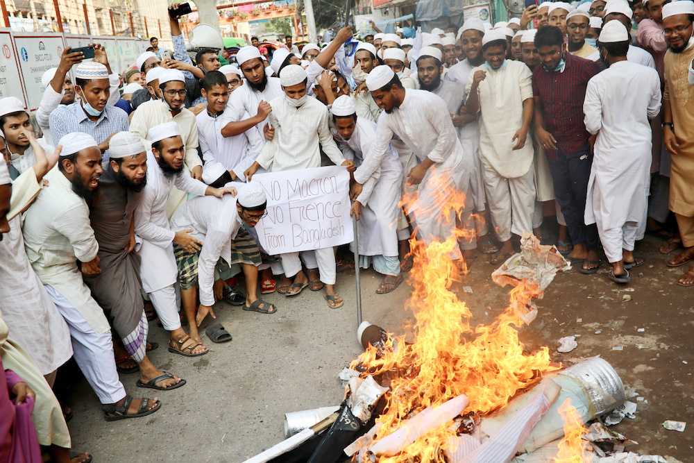 Supporters and activists of the Islami Oikya Jote, an islamist political party, burn an effigy of French president Emmanuel Macron for his comments over Prophet Muhammad's caricatures, in Dhaka, Bangladesh, October 28, 2020. u00e2u20acu201d Reuters pic