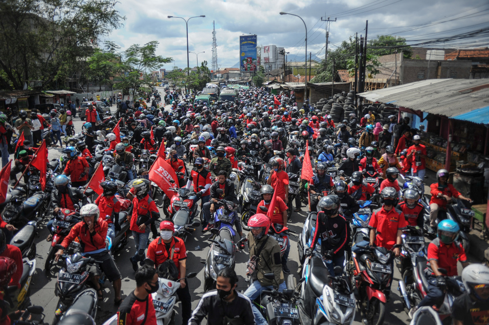 Members of Indonesian trade unions protest against the governmentu00e2u20acu2122s proposed labour reforms in a controversial u00e2u20acu02dcjobs creationu00e2u20acu2122 bill in Bandung, West Java Province, Indonesia October 6, 2020. u00e2u20acu201d Antara Foto/Raisan Al Farisi handout pic via Reuters 