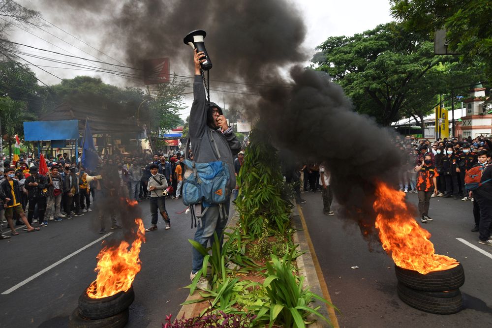 University students protest against the governmentu00e2u20acu2122s proposed labour reforms in a controversial u00e2u20acu02dcjobs creationu00e2u20acu2122 bill in Serang, Banten Province, Indonesia, October 6, 2020. u00e2u20acu201d Picture by Antara Foto/Asep Fathulrahman/via Reuters