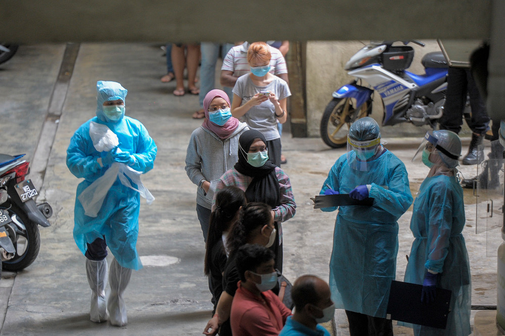 MOH healthcare workers carry out Covid-19 screening at Pelangi Damansara block in Petaling Jaya October 22, 2020. u00e2u20acu201d Picture by Shafwan Zaidon